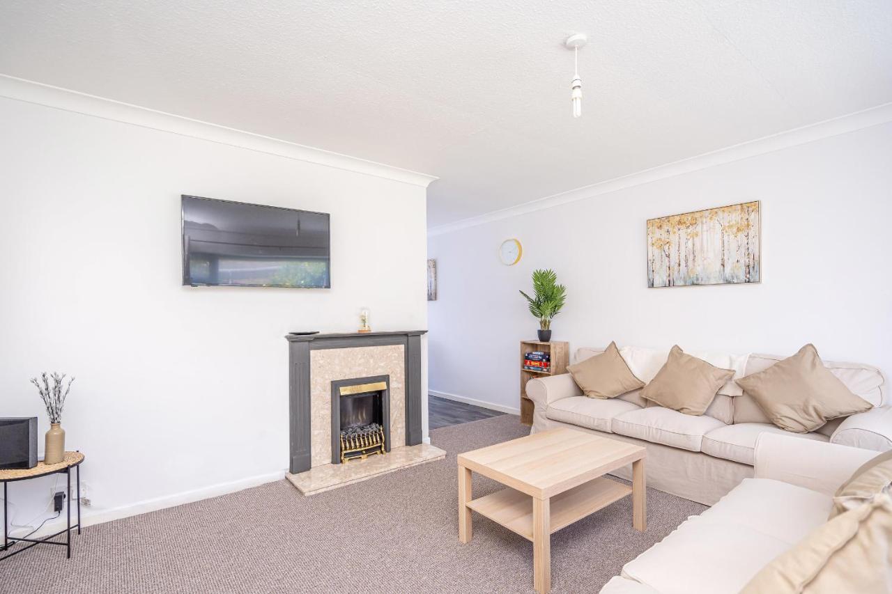 Spacious 5 Bedroom House - Sleeps 7 - 3-Car Driveway - Work - Leisure Wolverhampton Exterior foto